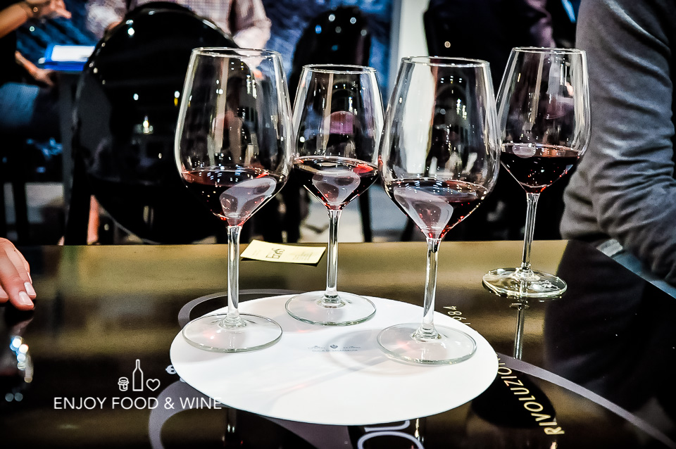 Vinitaly 2014Calici di vino Rosso - EFw